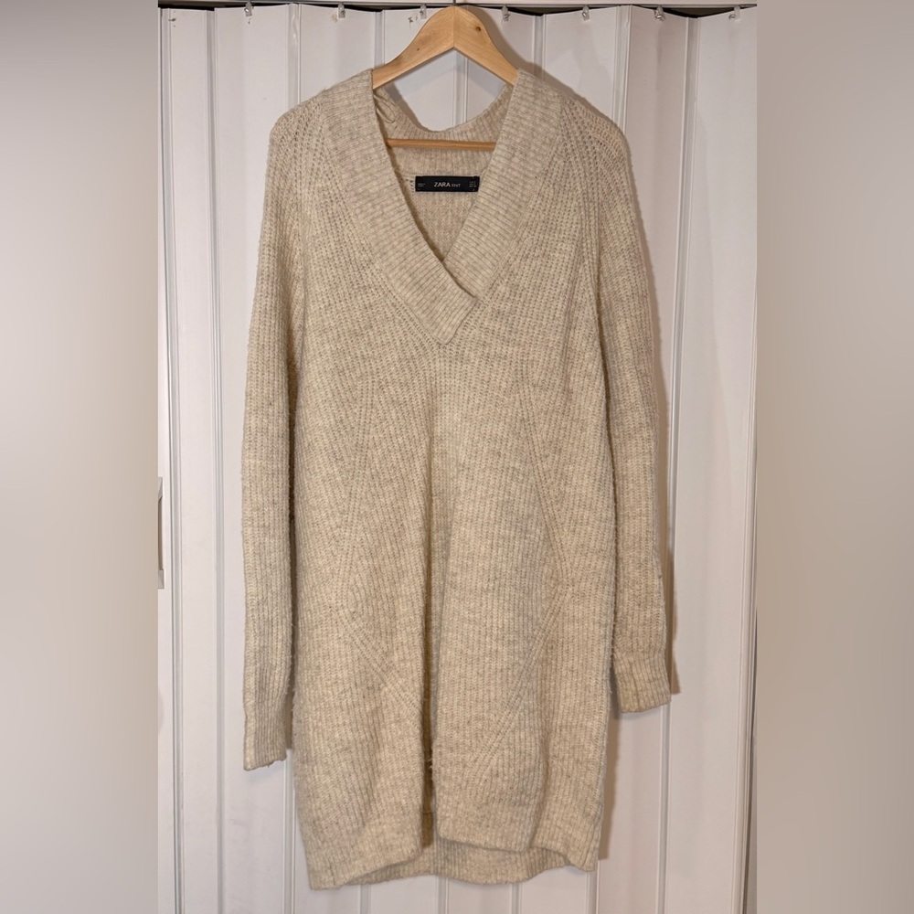 Zara Neutral Cream V-Neck Ribbed Knit Sweater